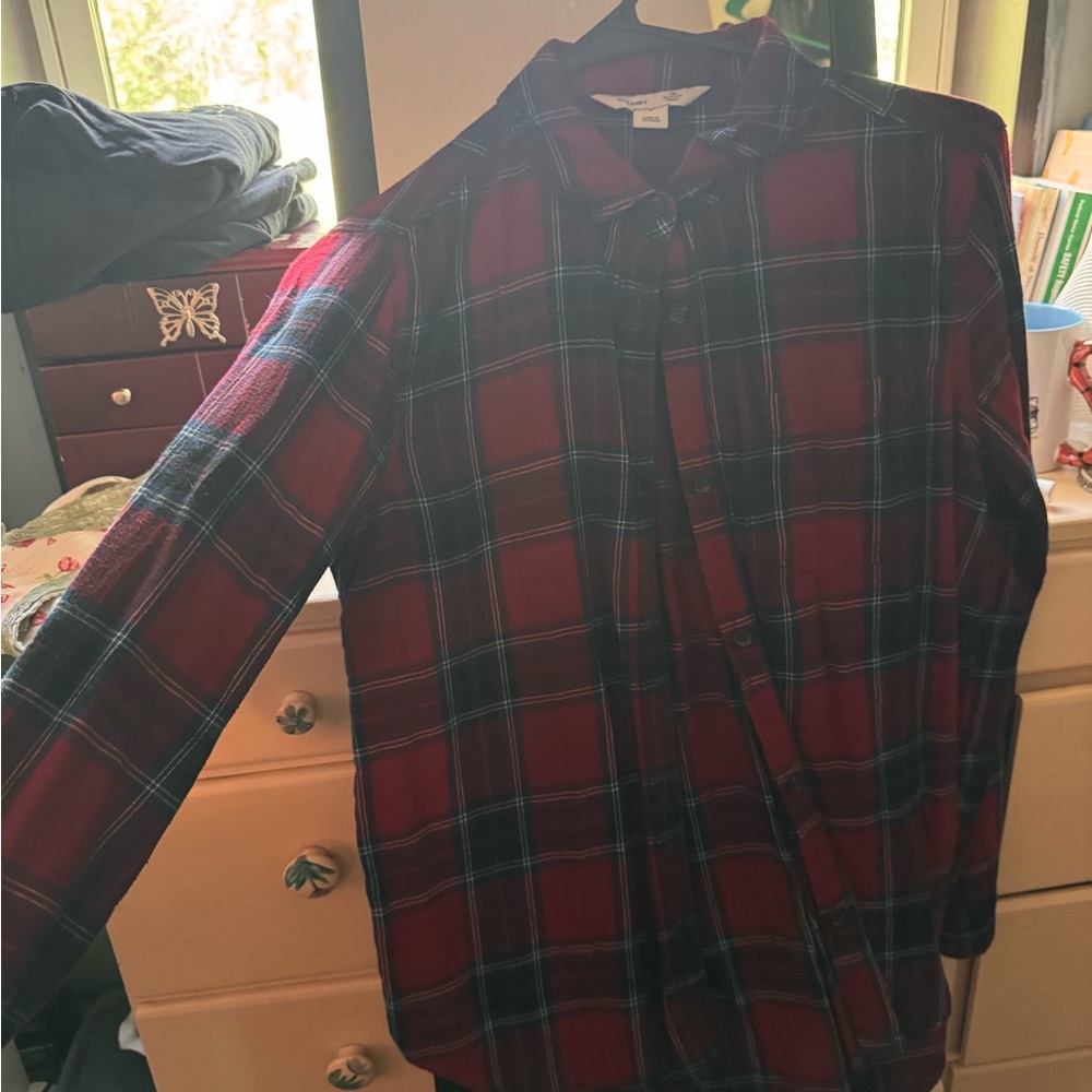 Old Navy Women's Red and Black Plaid Long Sleeve Top
